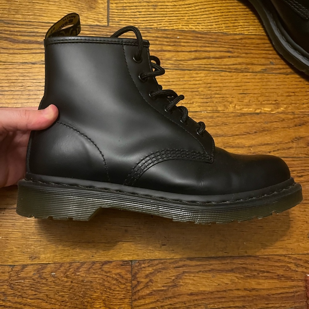 NEW DR. MARTEN’S VEGAN 1460 BEX MONO LACE UP BOOTS